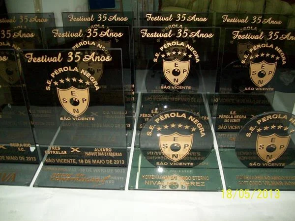 Troféus de vidro personalizados - Vidraçaria Art Guedes
